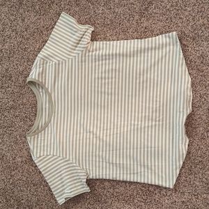 Universal standard tee medium